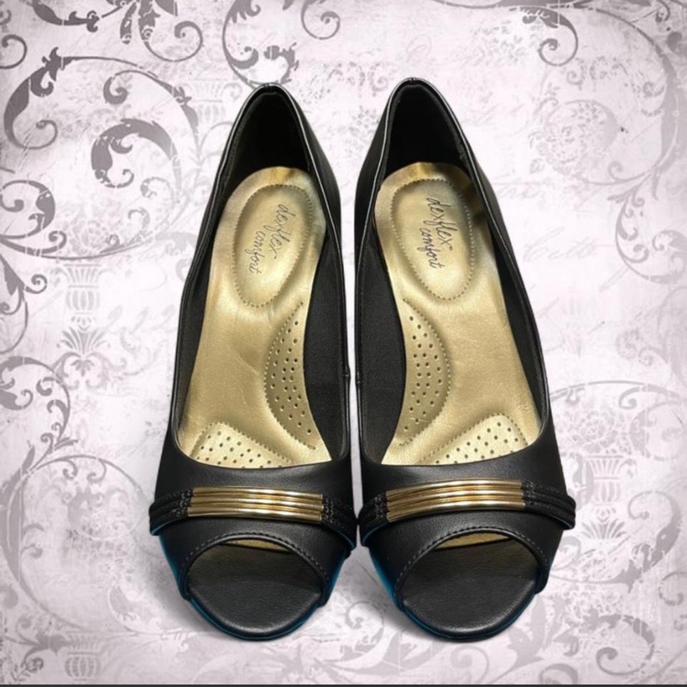 Dexflex Comfort Black leather peep toe pumps with gold metallic accents.